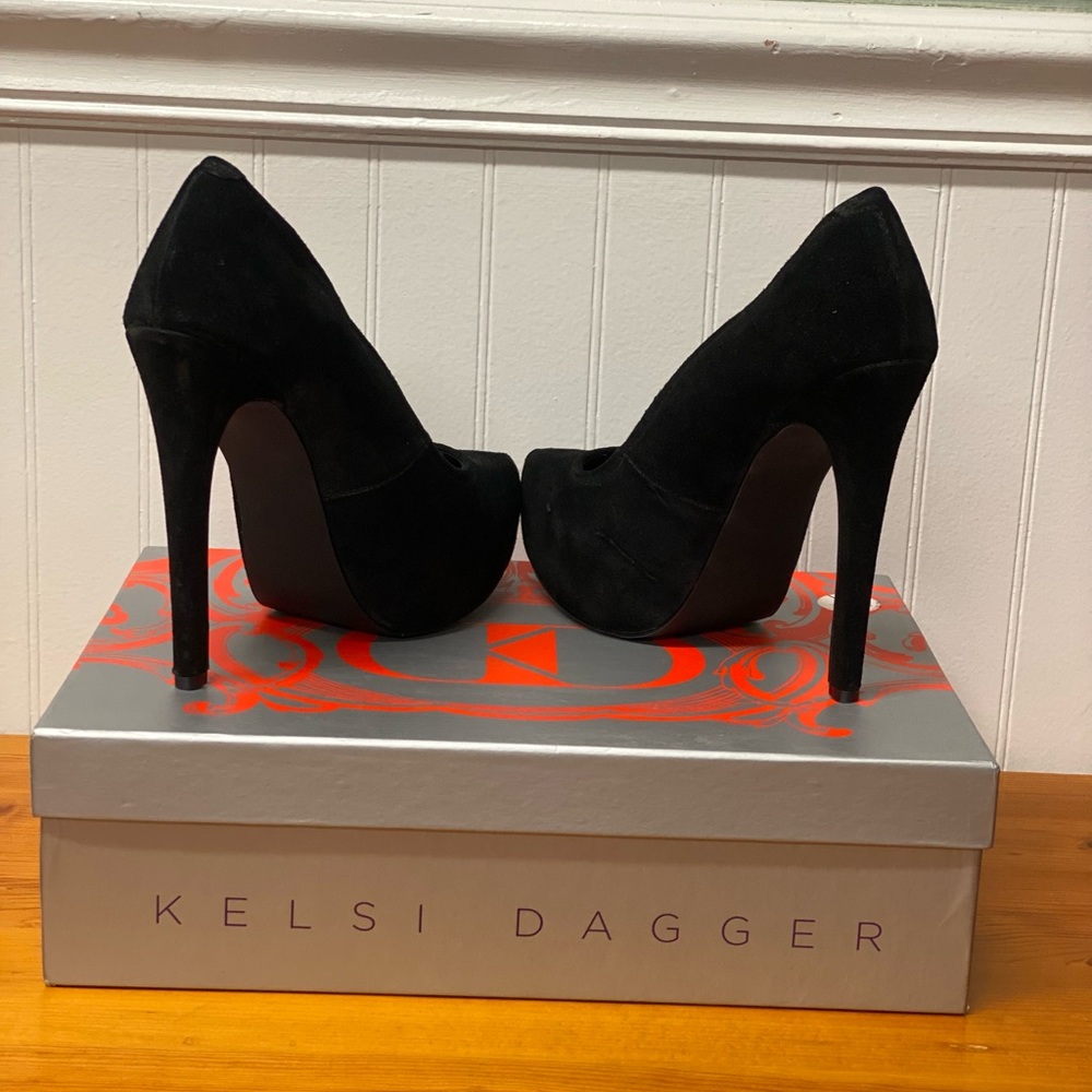 Kelsi Dagger Black Pumps Suede Heels